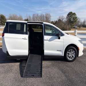 Chrysler Voyager LX 2025 IMPECABLE - Product Image 1