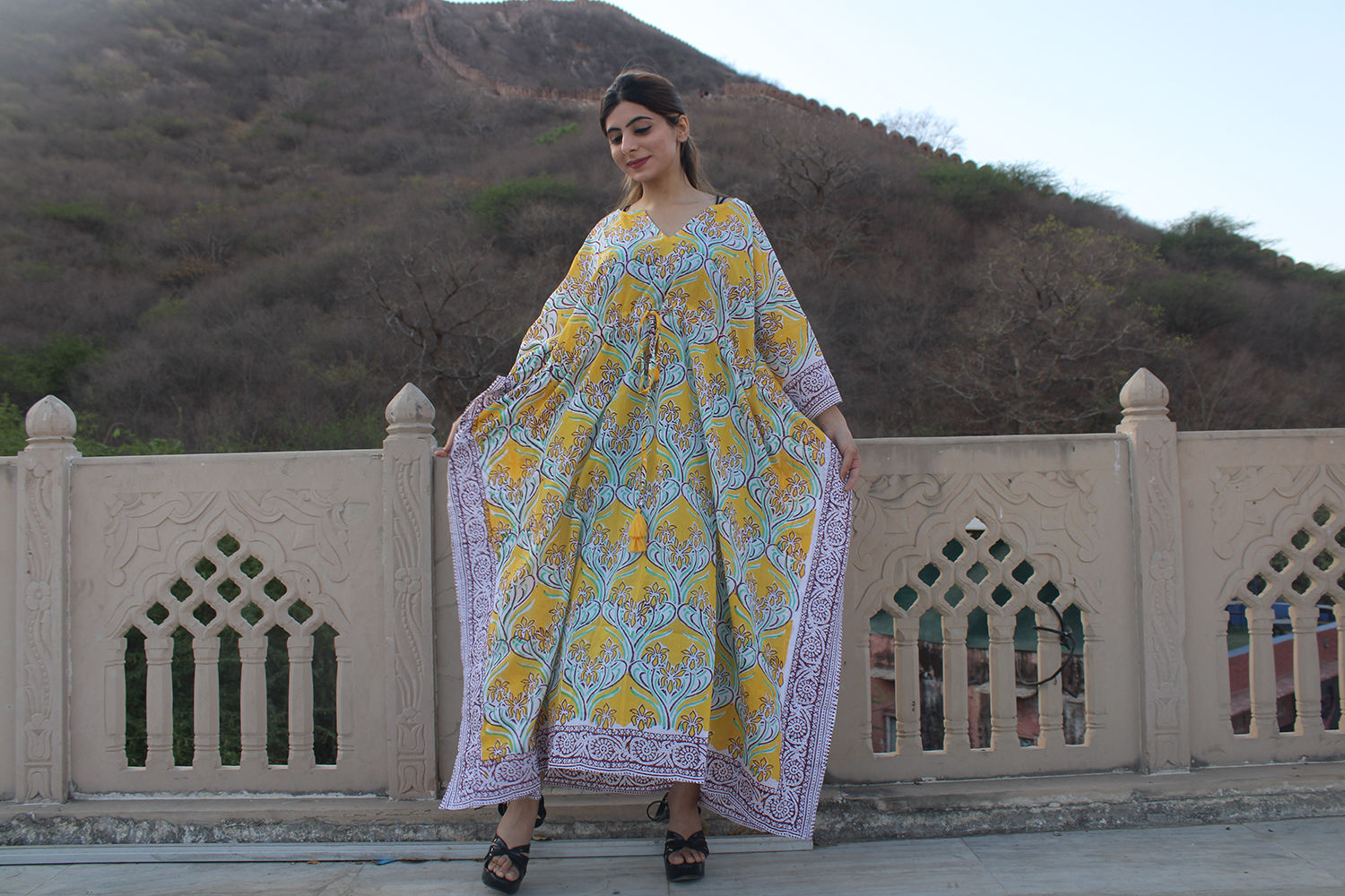 สีเหลือง