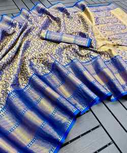Saree de mariage à bas prix en velours et dentelle - Product Image 5