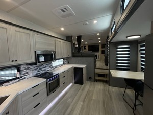 Caravane d'occasion 2026 F-O-R-E-S-T R-I-V-E-R C-A-R-D-I-N-A-L 3-5-F-L prête à la vente - Product Image 5