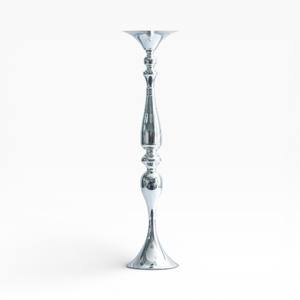 Candelabro de Metal con Acabado Plateado Hecho a Mano con Perfil Curvo para un Elegante Estilo de Mesa - Product Image 5