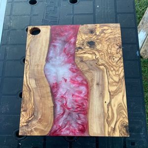 Planche à découper en résine fabriquée à la main avec des tons de résine bleue chatoyante adaptée à la cuisine quotidienne et au placage des repas - Product Image 5