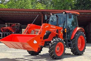 Tracteur diesel Kubota BX23S haute performance avec chargeur arrière, moteur et pompe, accessoires multifonctions - Product Image 3