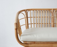 Banc 2 places en rotin naturel fabriqué à la main avec coussin | Design minimaliste pour une utilisation en intérieur et en terrasse