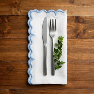 Servilleta de tela de algodón suave color azul ceniza con borde festoneado para eventos de restauración - Product Image 1