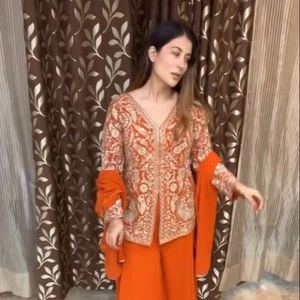 Fantaisie Design Femmes Lourde Broderie Séquence Travail Ensemble Chinon Soie Lourde Séquence Broderie Travail Top et Palazzo Dupatta - Product Image 1