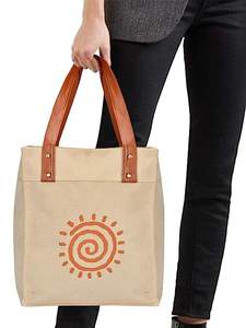 Bolsas de yute al por mayor hechas a mano con cuidado ecológico Bolsa De yute espaciosa y versátil con asas de cuero genuino para la venta - Product Image 2