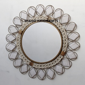 Espejo de pared de lujo hecho a mano, nuevo diseño, artículo decorativo para el hogar, estilo único fabricado y exportado desde la India - Product Image 2