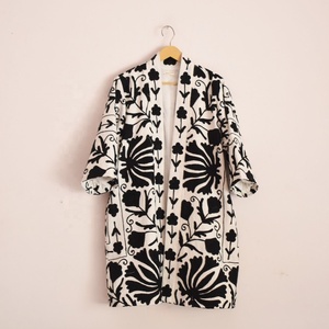 Robe kimono courte matelassée pour femme en coton brodé Suzani à imprimé floral, anti-plis, coupe trapèze, style plage - Product Image 1