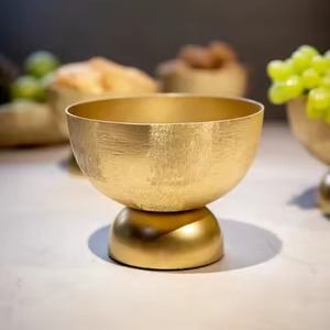 Bol de rangement pour fruits secs et noix en aluminium moulé au design feuille, moderne, durable et écologique, pour bonbons et collations - Product Image 3