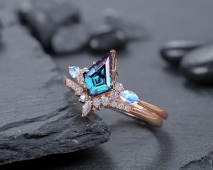 925ว่าวเงินสเตอร์ลิงตัดเป็นรูปอเล็กซานไดรต์เพชรโมอิสโกลด์สำหรับงานแต่งงานแหวนหมั้นสัญญา - Product Image 2