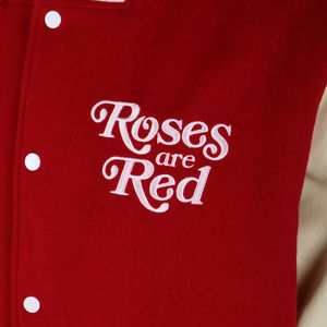 Chaqueta de Béisbol Personalizada OEM de Alta Calidad, Chaqueta Universitaria con Parches de Chenilla Bordados y Mangas de Cuero para Hombre - Product Image 4