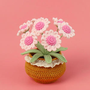 Planta de Tulipán Tejida a Crochet, Hecha a Mano, con Adornos de Margaritas, Rosas Tejidas, Flores Artificiales, Bonsái de Mesa - Product Image 3