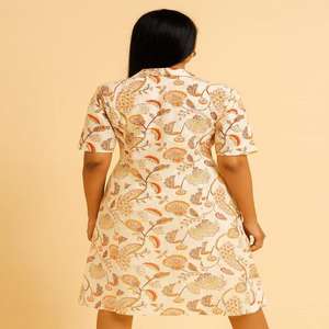 Robe en coton à col en V à fleurs pour femmes Robes imprimées à l'écran Robes de mode Utilisation au bureau Tunique de mode Robe de soirée Shopping en ligne - Product Image 4