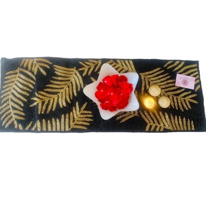 Chemin de table brodé de perles noires dorées Design de feuilles Décor tropical pour la maison Hôtels Mariages Noël-Matériau en coton - Product Image 3