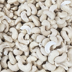 Usine pas cher prix SANTIGO marque W320 qualité noix de cajou crues Vietnam origine 22.68 kg/sac emballage sans taxe 24 mois durée de conservation - Product Image 1