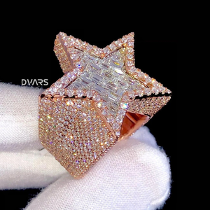 Anillo de Campeón Personalizado de Oro Amarillo de 14K, Estilo Hip Hop para Hombre con Moissanita VVS y Diamantes Engastados para Bodas - Product Image 1