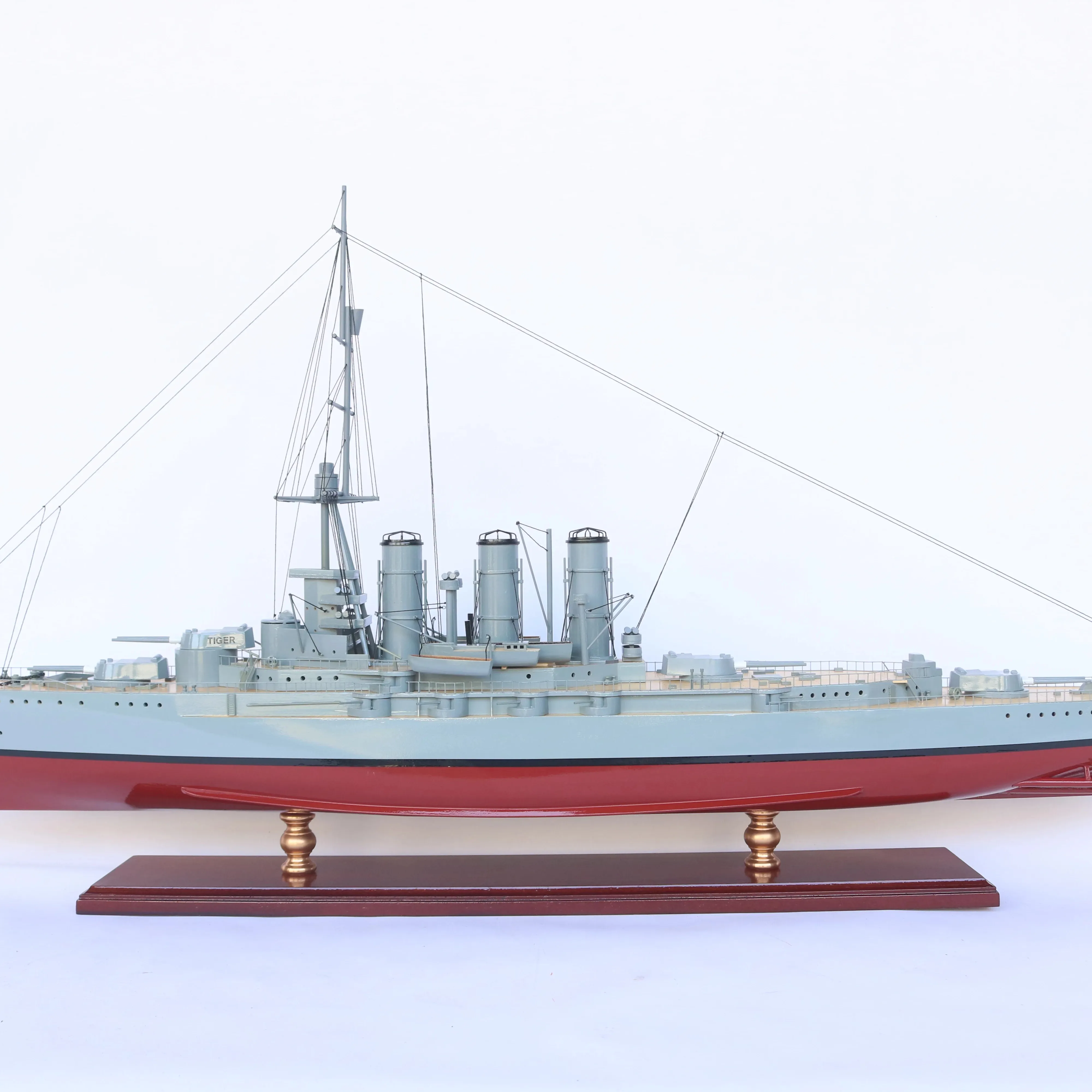 Gia Nhien Fabricante Diseño personalizado MOQ bajo HMS TIGER MODELO DE MADERA BARCO-MODELO DE BARCO DE MADERA DE ALTA CALIDAD-ARTESANÍA