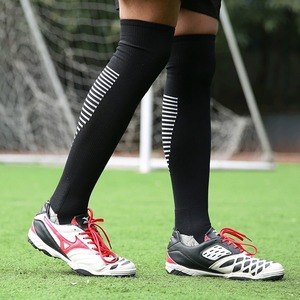 Chaussettes hautes de football au genou pour adultes Spandex/Nylon/Coton absorbant la sueur et antibactérien Commandes en gros du fournisseur d'usine - Product Image 4