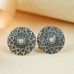 Pendientes de Plata 925 Tridha con Diseño Floral, Bonitos Pendientes con Baño de Oro y Perla Incrustada en Bisel, Ideales para Regalo - Product Image 3