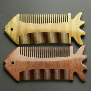 Peine de pelo con mango de madera hecho a mano único para uso en salón de India, peine de madera al por mayor para uso comercial a la venta en - Product Image 3