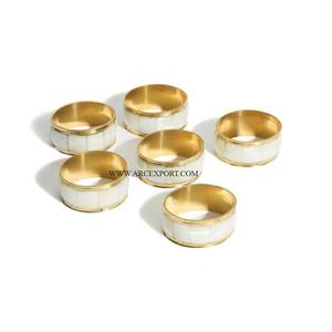 Anneau de serviette en laiton doré au design frais avec finition MOP pour mariage, fête, dîner, décoration de table de Noël, anneau de serviette en métal - Product Image 1