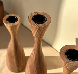 Juego al por mayor de 3 candelabros cónicos de madera hechos a mano para exhibición de mesa funeraria o decoración del hogar de Vietnam - Product Image 5