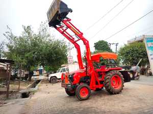 Tracteur agricole avancé 4WD 40HP Équipement agricole durable pour l'ensemencement Labour Récolte Travail sur le terrain au meilleur prix - Product Image 4