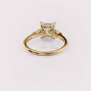 Bague solitaire en diamant de laboratoire taille princesse, or jaune/rose et blanc 18 carats, pavé, sertissage cathédrale - Product Image 4