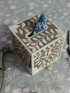 กล่องใส่ทิชชู่ฝังกระดูกทรงสี่เหลี่ยมขัดเงาทำมือ - Product Image 2