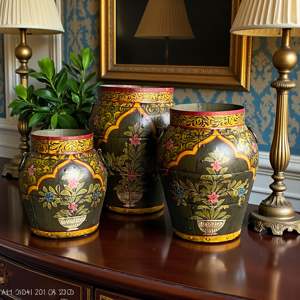 Urnas y Jarrones Decorativos de Metal Vintage - Product Image 2