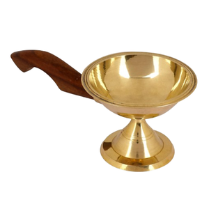 Brûleur d'encens en or poli brillant Décor à la maison Bougie et brûleur de parfum d'intérieur et porte-encens Fabriqué en Inde - Product Image 3