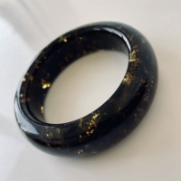 Brazalete de Ámbar Natural Verde y Negro de Amberstone Jewelry, Polonia, 54 mm, Étnico, Unisex, Rígido, 37.2 g, Talla Pequeña