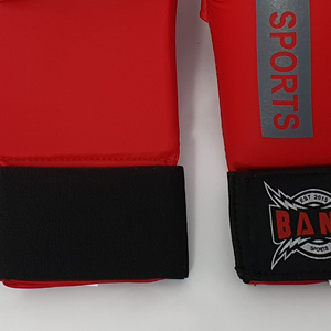 Gants de karaté en cuir PU rouge et noir avec logo personnalisé Offre Spéciale pour arts martiaux traditionnels - Product Image 4