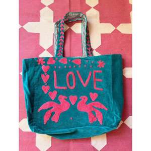 Bolsa de Mano Ligera y Ecológica de Terciopelo Azul con Cierre Abierto y Decoración Bordada para Uso Diario en Todas las Estaciones - Product Image 1