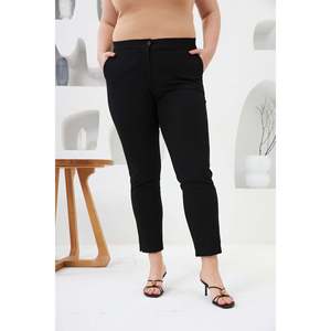 Pantalon en tissu noir grande taille avec taille élastique et mini fentes - Product Image 1