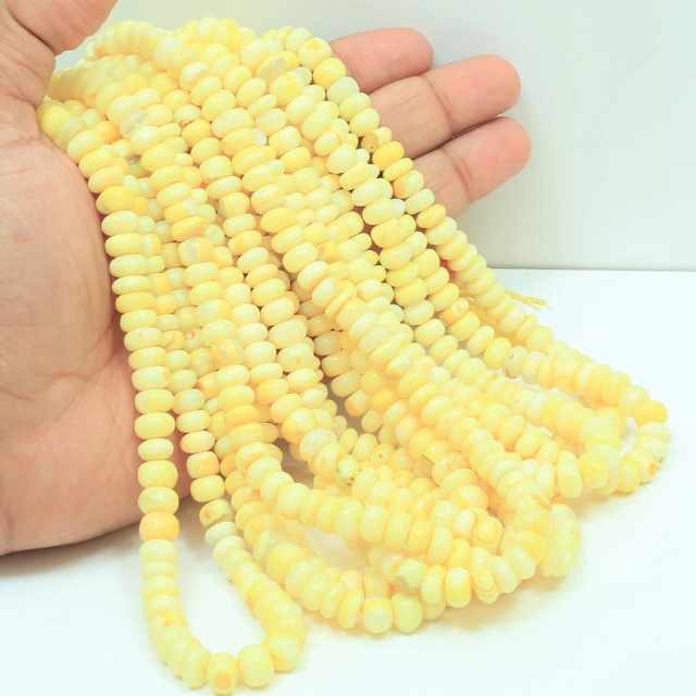 สีเหลือง