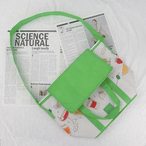 Sac isotherme décontracté imperméable en tissu non tissé RPET 90 g/m² avec logo personnalisé - Product Image 3