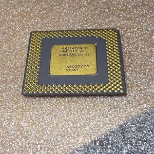 Offre Spéciale : Processeur Intel Pentium 75 MHz SX961 A80502-75 75mhz GOLD CAP Céramique Très Rare - Product Image 1