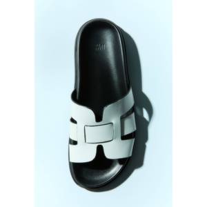 รองเท้าแตะสไลด์กันลื่นสวมใส่สบายและมีสไตล์ - Product Image 1