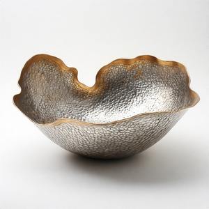 GoldenAura Luxe Cuenco para servir The Imperial Opulence Regal Chapado en oro Cuenco para servir hecho a mano con adornos Royal Crest - Product Image 4