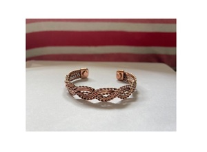 Bagues d'oreille en cuivre pur pour femme traditionnelle Bracelets en acier inoxydable poli de conception personnalisée pour la mode et le cadeau - Product Image 3