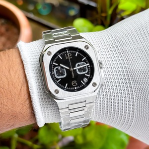 Reloj de lujo personalizado de madera, elegante reloj sostenible para regalo de padrinos de boda, recuerdo perfecto para ocasiones especiales. - Product Image 3