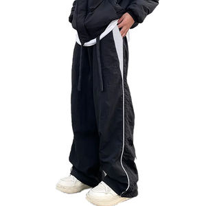 Pantalones Deportivos de Hombre Personalizados por el Fabricante, Estilo Jogger, con Parches, Doble Cintura, Rayas Laterales, Pantalones Deportivos de Nailon Cortavientos para Hombre - Product Image 2