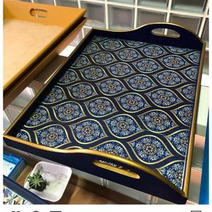 Plateau de service alimentaire en bois naturel gravé, décoration moderne, fait main, taille et forme personnalisables, compatible lave-vaisselle et micro-ondes, moderne - Product Image 4