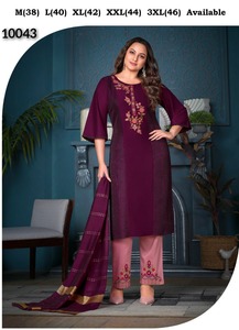 นักออกแบบล่าสุด Georgette ผ้าไหมมือทํางานลําดับ Kurti ตั้งโดย Fab Zone - Product Image 3