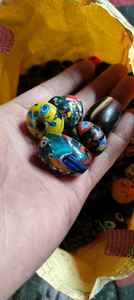 Perles en verre millefiori bleues faites sur mesure, artisanales selon une technique ancienne, emballées dans une boîte pour la fabrication de bijoux - Product Image 3