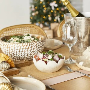 Bol décoratif en forme de fleur en résine blanche Pièce maîtresse élégante pour salon Table à manger service de fruits ou utilisation de décor de mariage - Product Image 3