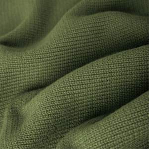 Mariner Sweater Green: vibrant mais subtil, ce pull respirant et confortable est côtelé pour un look décontracté et soigné. - Product Image 3