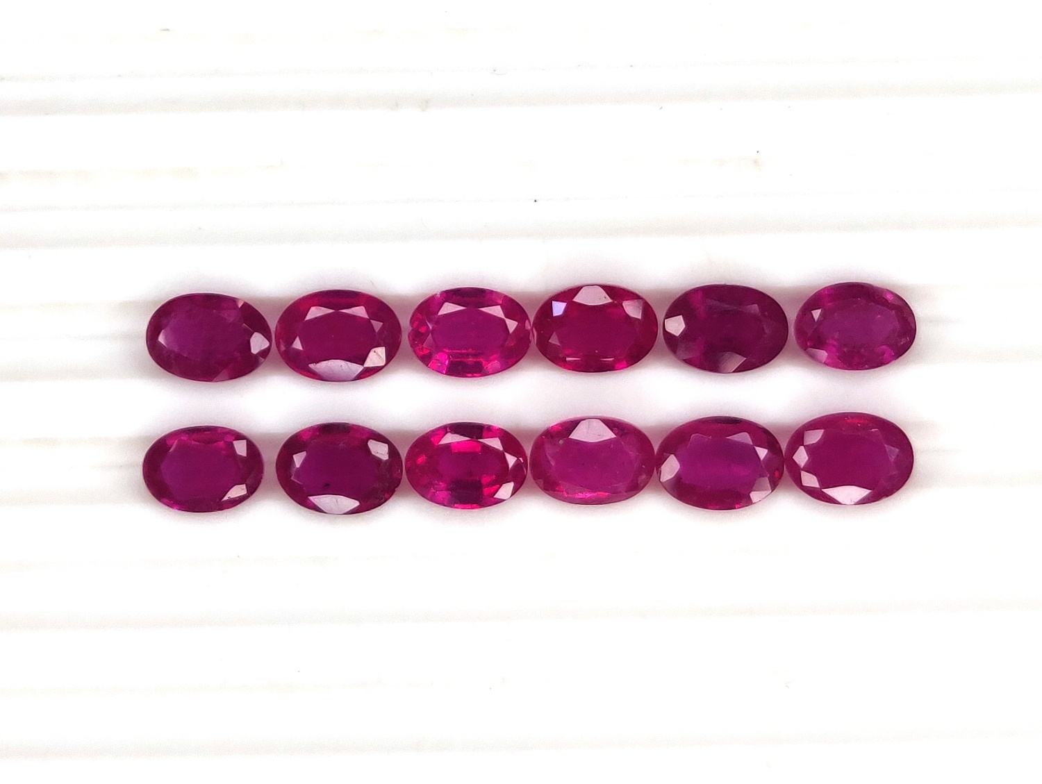 สีชมพูแดง